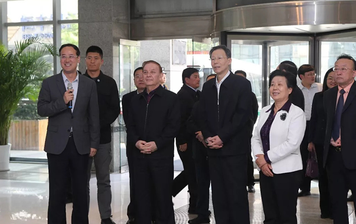 全国人大常委会副委员长艾力更•依明巴海到陕文投考察调研